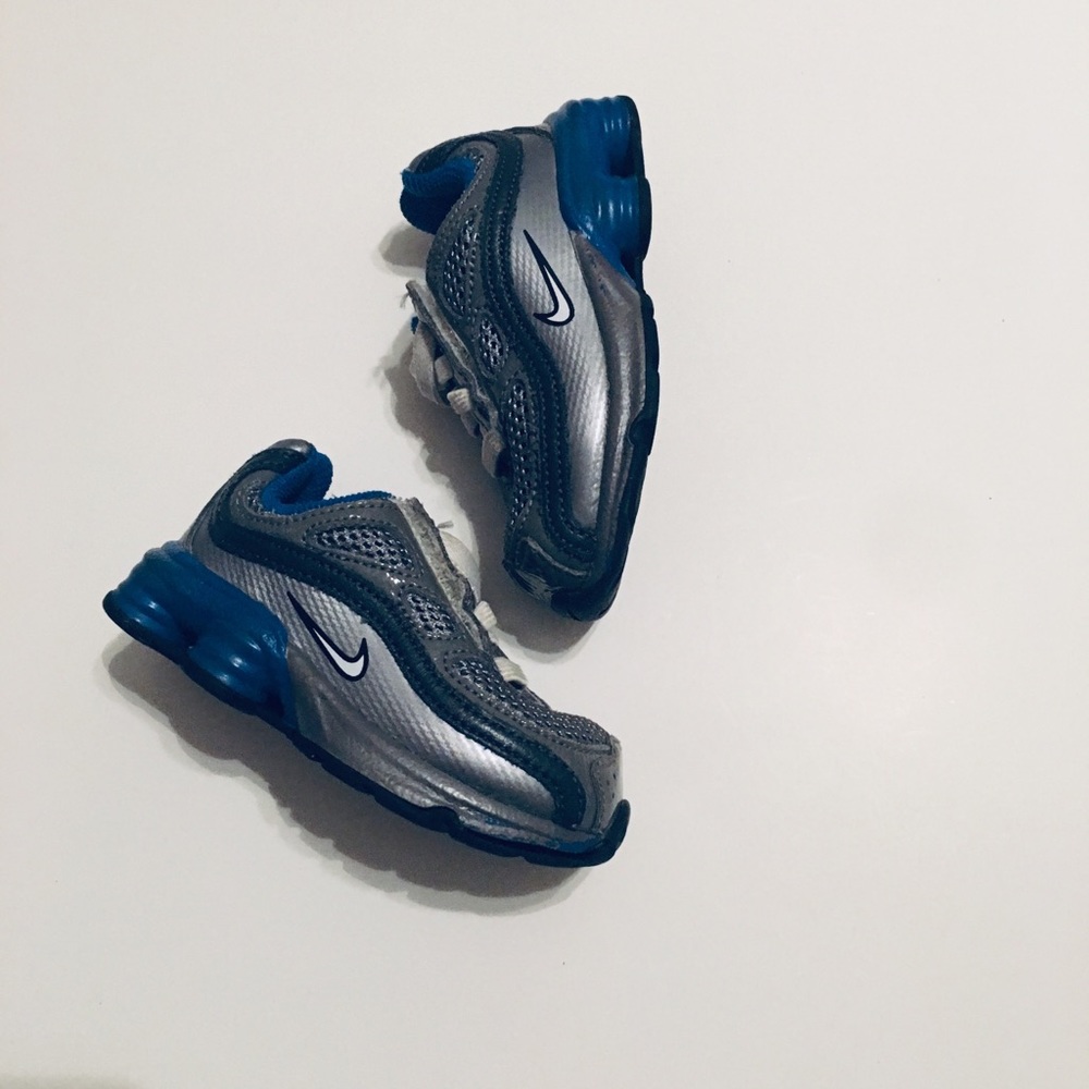 Nike shoes - Picture 2 of 7